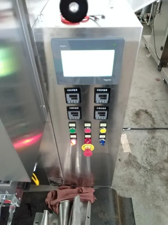 Detail Mesin Kemasan Ketchup Kecepatan Tinggi KEFAI - panel kontrol